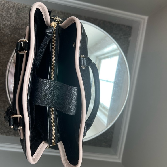 Kate Spade satchel crossbody purse is classic and will go with anything you wear - Picture 7 of 7